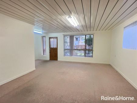 Large Family Home in Great Clinton Location! - Photo 3