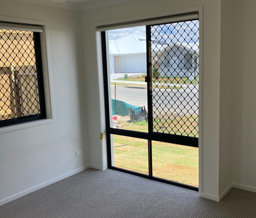 8 Bower Street, Morayfield, QLD - Photo 3