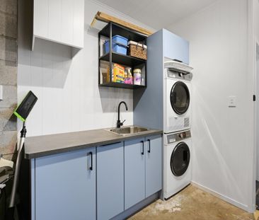 This modern four-bedroom, two-bathroom home offers the perfect blen... - Photo 4