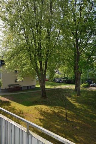 Frisch sanierte 2-Zimmer-Wohnung im 1. Obergeschoss mit Balkon - Photo 4