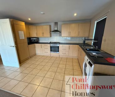 2 bed Flat - Photo 3