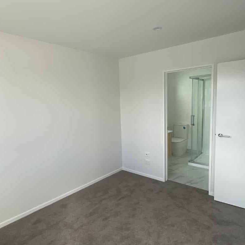 Convenient and neat three-bedroom townhouse - Photo 1