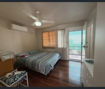 Partly Furnished Convenient Living in the Heart of Annerley - Photo 3