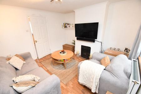 2 bedroom cottage to rent - Photo 2