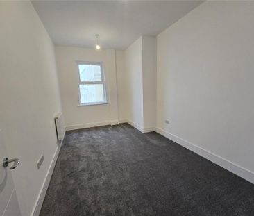 3 bedroom flat to rent - Photo 5