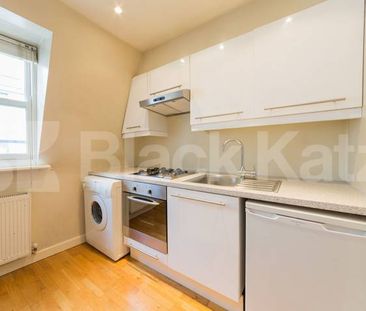 City Location 1 bedroom property with balcony near old street station - Photo 1