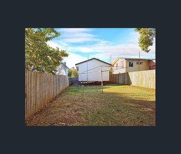 Cute cottage with plenty of space in the fenced yard for the kids t... - Photo 6
