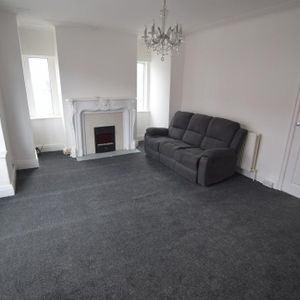 2 bedroom end of terrace house to rent - Photo 2