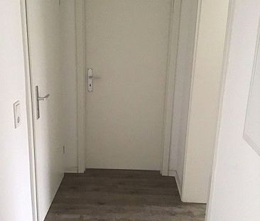 Neu renovierte, geräumige 4-Zi.-Wohnung ab sofort frei - Photo 3