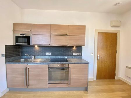 1 bedroom Flat To Let - Photo 2