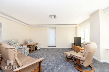 3 bedroom apartment to rent - Photo 4
