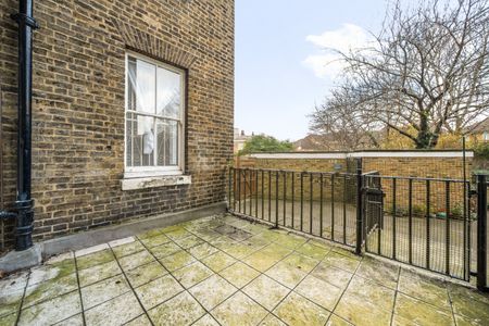 Flat to rent - The Terrace, London, SE8 - Photo 2