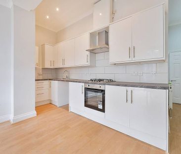 3 bedroom flat to rent - Photo 6