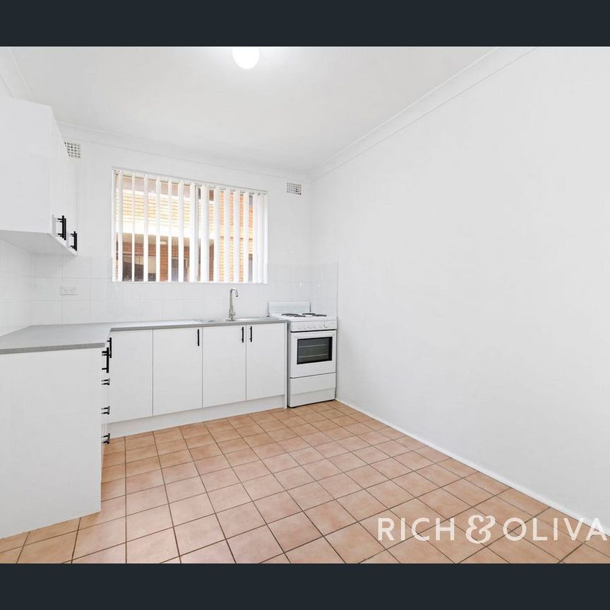 Spacious 2 Bedroom Townhouse - Photo 1