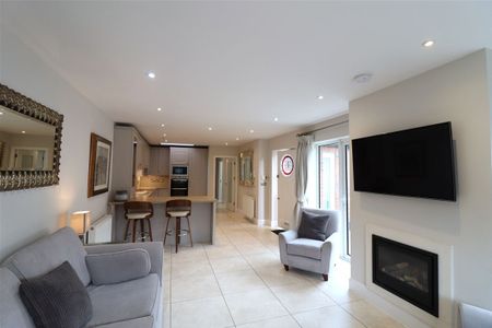 Detached Bungalow, Shrewsbury, Ballsbridge, Dublin 4 - Photo 2