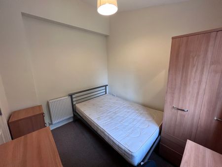 Burlington Avenue, Tang Hall - P1817 - Photo 5