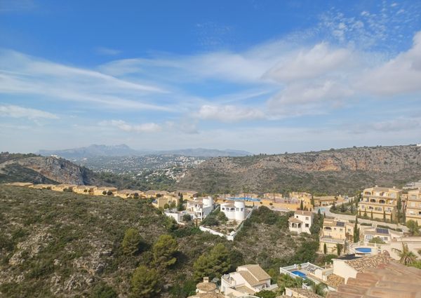 Villa for rent with 4 bedrooms and 3 bathrooms with stunning views