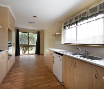 9 Locliff Avenue, Strathdale - Photo 5