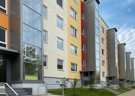Sanierte 3-Raum-Wohnung mit bodengleicher Dusche, Badewanne und Balkon - Photo 2