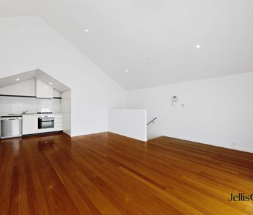 Stylish Townhouse Living in a Prime St Kilda Location - Photo 4