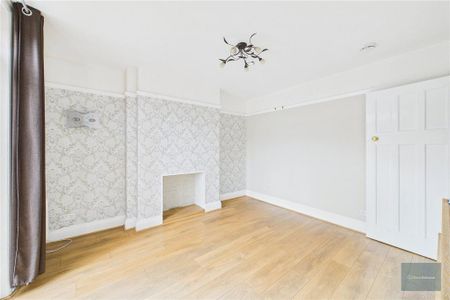 5 bedroom semi-detached house to rent - Photo 3
