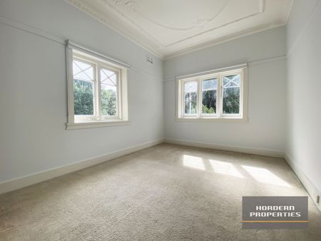 Quiet Boutique Block, Sunlit 2-Bedroom with Parking in Prime Bellevue Hill - Photo 3