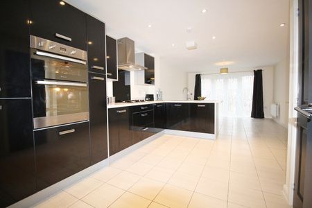 Sorrel Drive, Nottingham, Nottinghamshire, NG17 8RW - Photo 2