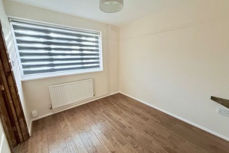 Newhouse Crescent - Photo 3