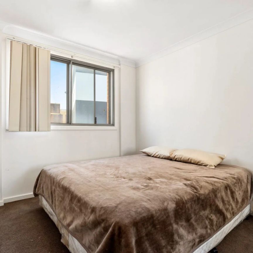 Modern 2 Bedroom, 2 Bathroom Apartment ! - Photo 1