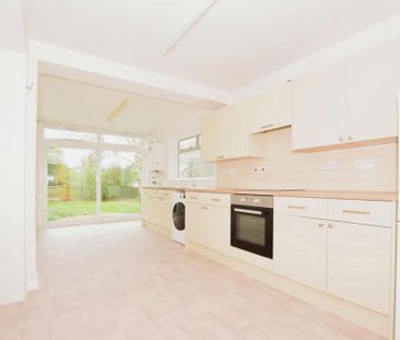 1 bedroom in a flat share to rent - Photo 4