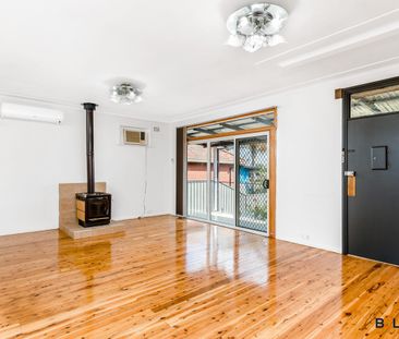 Three Bedroom Home with Character and Comfort! - Photo 2