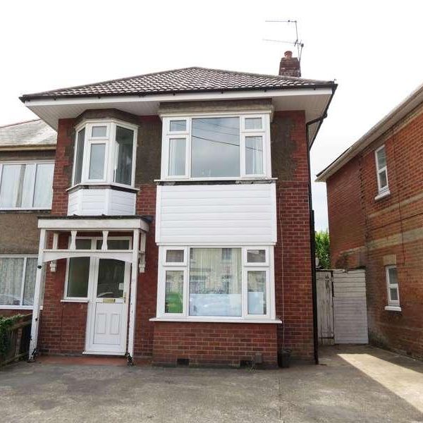 Bedroom Semi Detached House In Winton, BH9 - Photo 1
