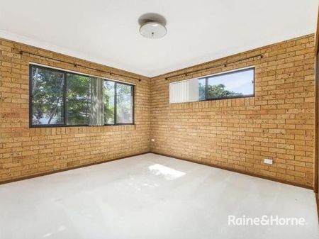 Charming 3-Bedroom Home in Port Macquarie - Photo 3