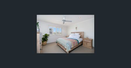 Beautifully appointed, executive style-Open plan living - Photo 3