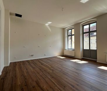 ERSTBEZUG - geräumige 2-Raum Altbauwohnung mit Balkon - Photo 1