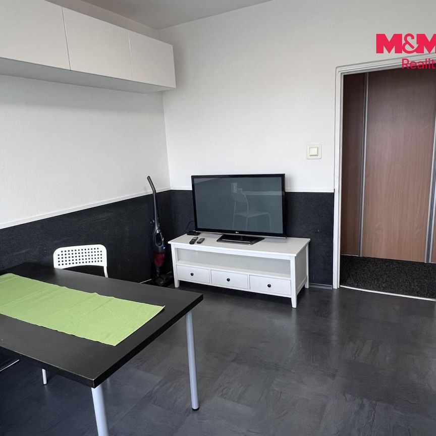 Pronájem bytu 2+1 52 m², Pražská 2270, Kladno Kročehlavy - Photo 1