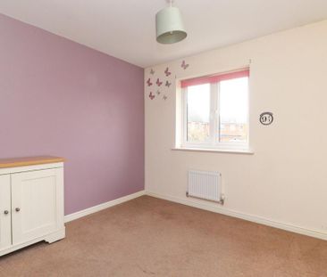 3 bedroom end of terrace house to rent - Photo 2