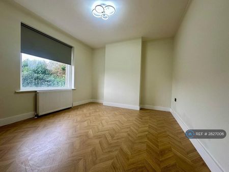 4 bedroom semi-detached house to rent - Photo 2