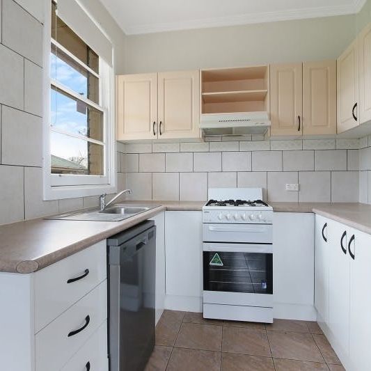 Charming Cottage Style Home. - Photo 1