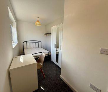 6 bedroom semi-detached house to rent - Photo 3