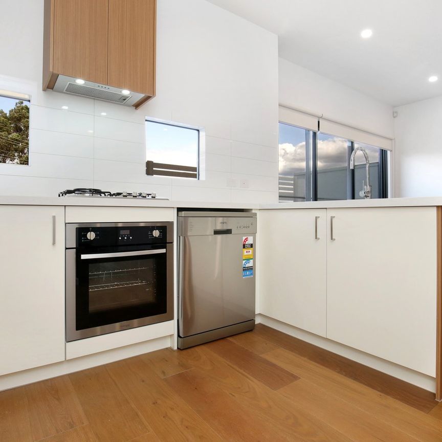 4/18 Chaleyer Street, Reservoir VIC 3073 - Photo 1