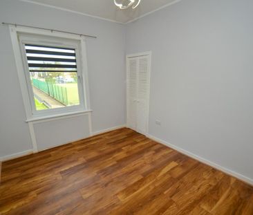 3 bedroom flat to rent - Photo 3