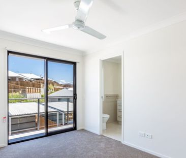 TOWNHOUSE IN ECCO RIPLEY ESTATE! - Photo 5