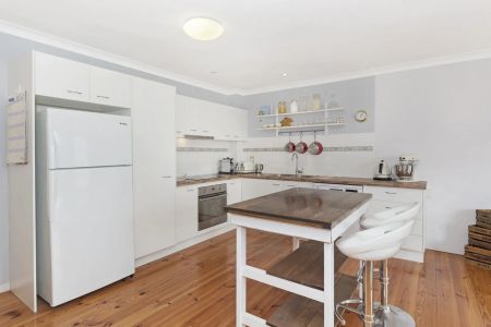 Stylish & Convenient Living in the Heart of Coorparoo - Photo 4