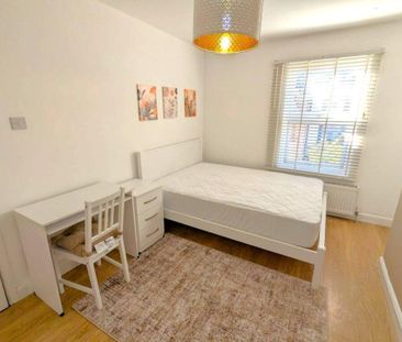 1 bedroom in a flat share to rent - Photo 1