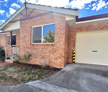 Low-Maintenance Living in a Convenient North Tamworth - Photo 2