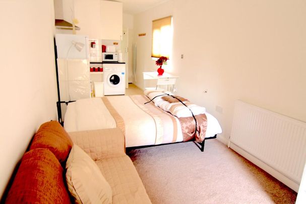 Studio to rent - Photo 1