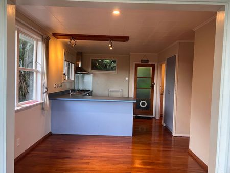 4BR Home in Ngaio, Wellington - Photo 2