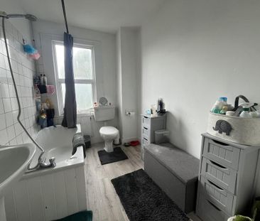 2 bedroom semi-detached house to rent - Photo 4