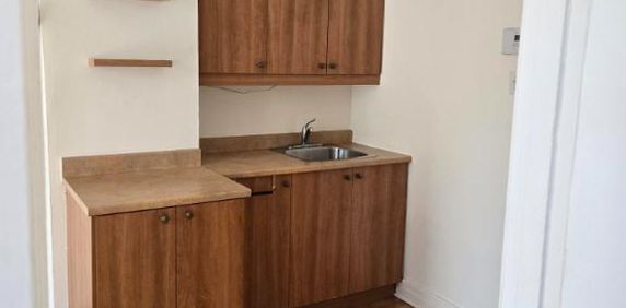 VERDUN Joli Logement NON-FUMEUR 4 1/2 + VÉRANDA - Photo 2